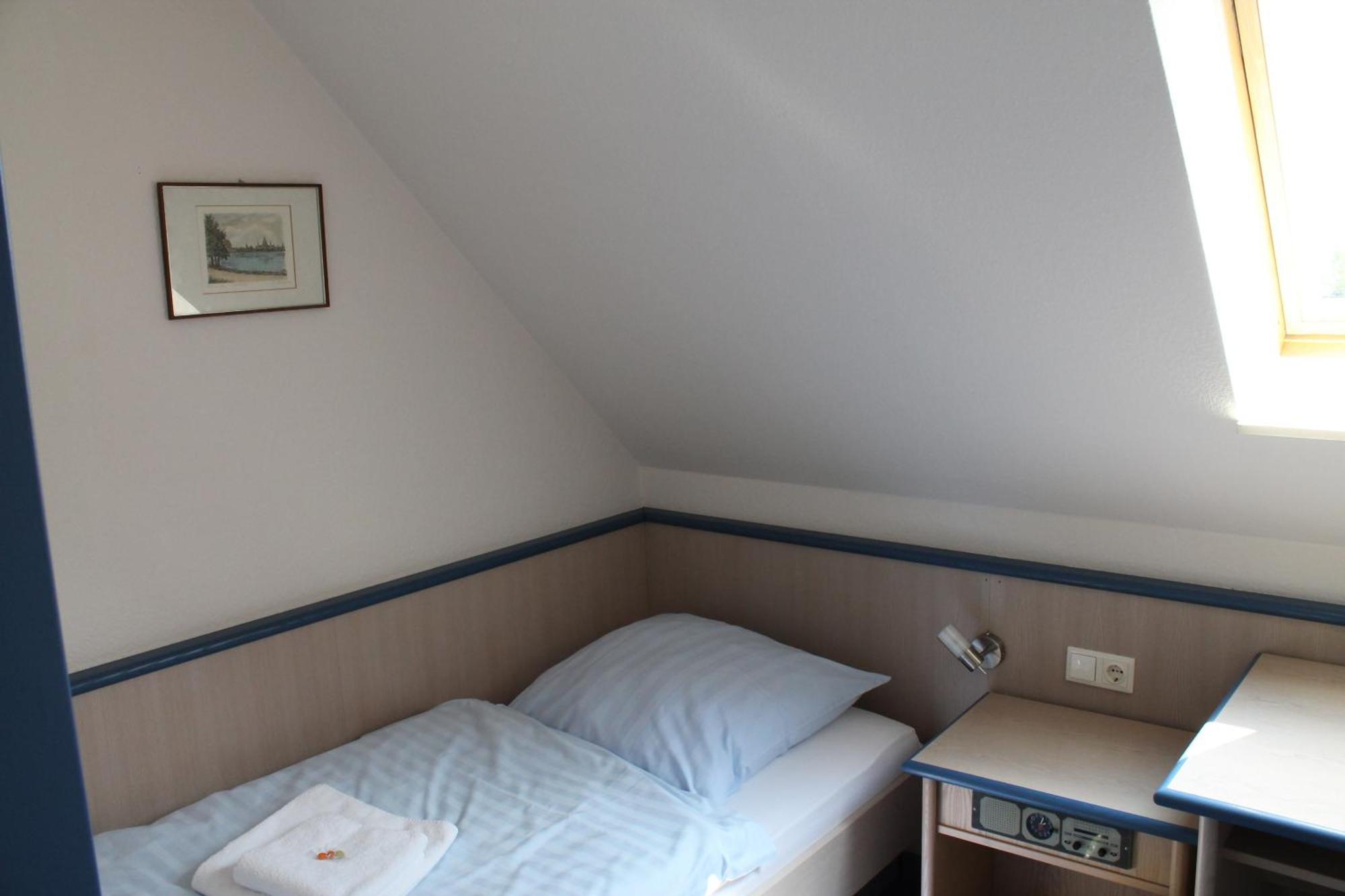 Smart Hostel By Landgasthof Velber 24H7D Seelze Exterior photo