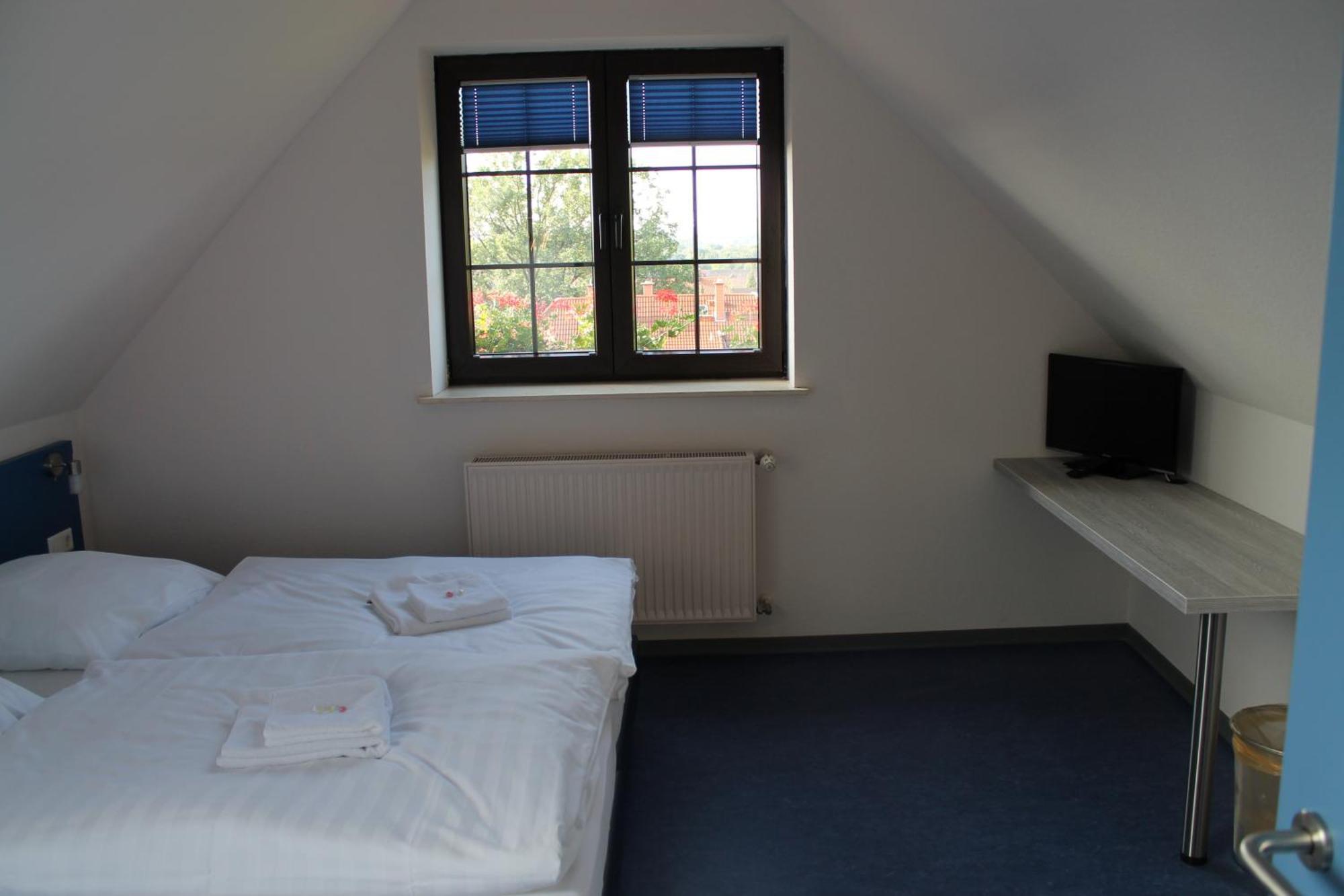 Smart Hostel By Landgasthof Velber 24H7D Seelze Exterior photo
