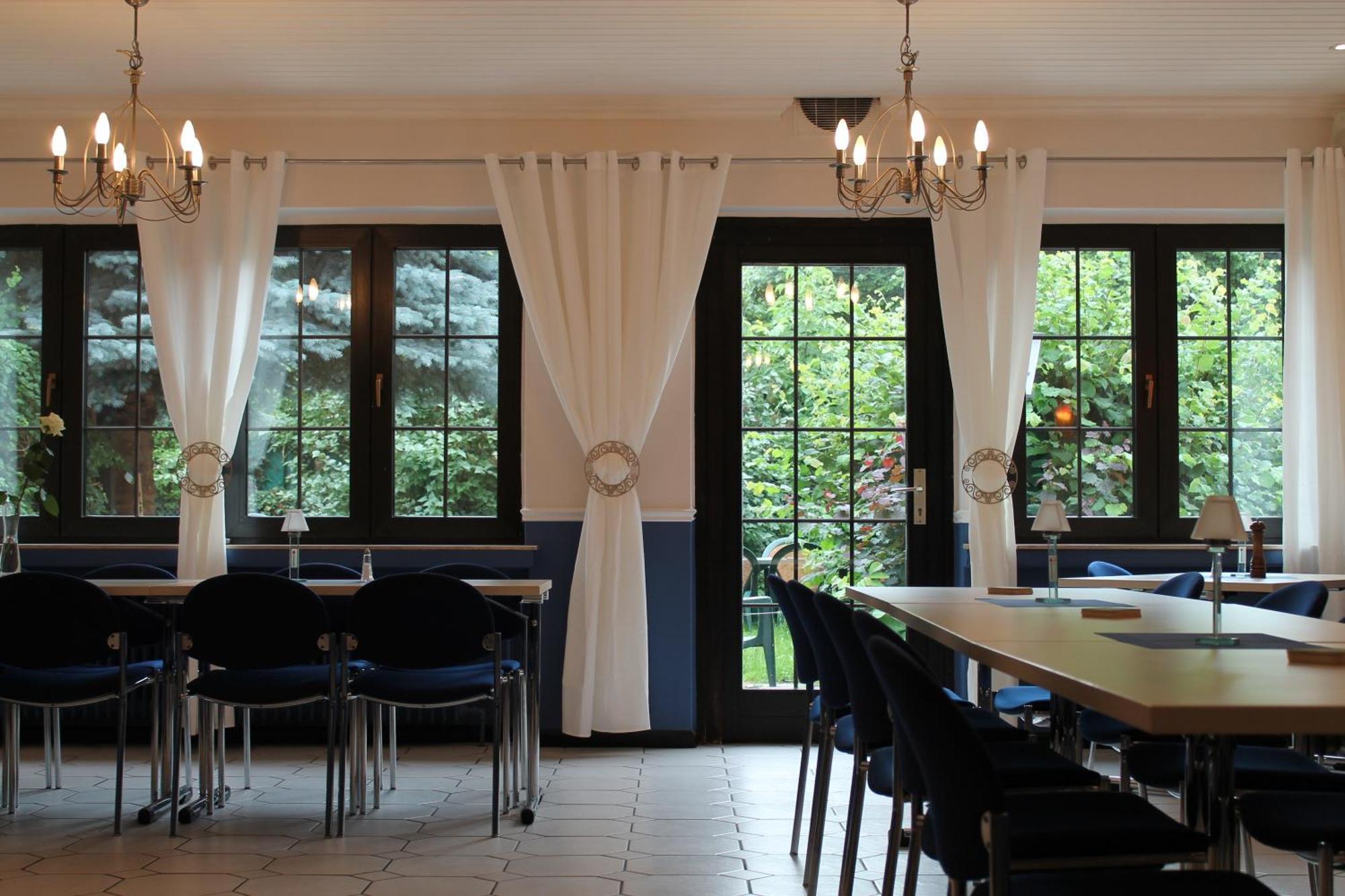 Smart Hostel By Landgasthof Velber 24H7D Seelze Exterior photo