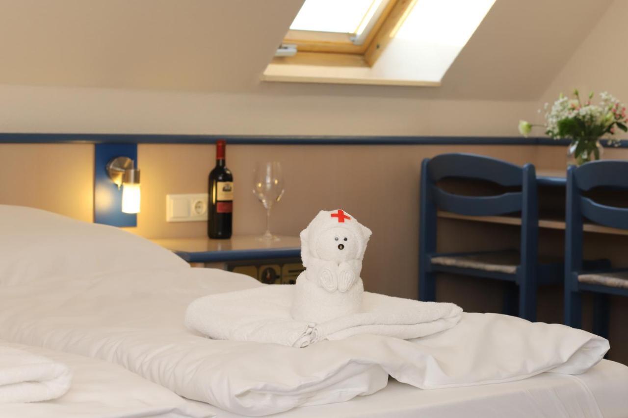 Smart Hostel By Landgasthof Velber 24H7D Seelze Exterior photo