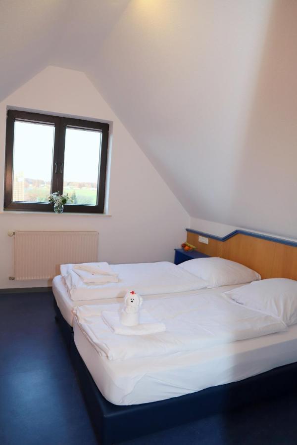 Smart Hostel By Landgasthof Velber 24H7D Seelze Exterior photo
