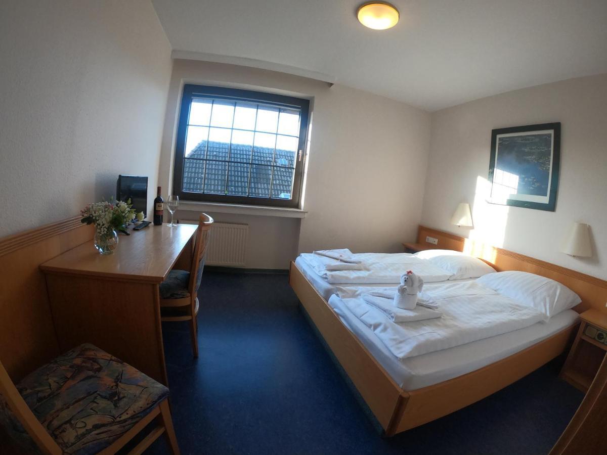 Smart Hostel By Landgasthof Velber 24H7D Seelze Exterior photo